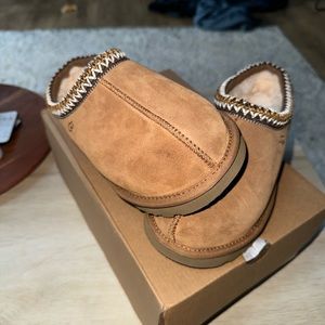 Women’s size 8 Tasman Ugg slipper